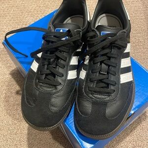 Kids black and white sambas